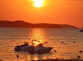 Villa 3 Ishujt Ksamil，位于卡萨米尔的酒店
