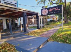 Hotel Munday，位于亚特兰蒂斯达的酒店