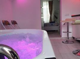 White House & Jacuzzi，位于锡比乌的温泉住宿