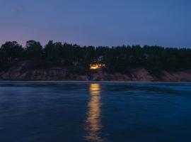 Beach House on the Northen Shore of lake Peipus，位于Alajõe的酒店