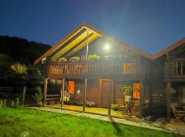 Wooden Lakeside Cottage，位于威尔帕扎的乡村别墅