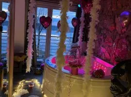 EGZOTYCZNY Diamonds i Zanzi w Krainie Alicji