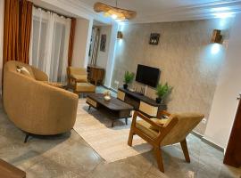 Alimeta Home - groupe &eacute;lectrog&egrave;ne & forage - Bonamoussadi，位于杜阿拉的带停车场的酒店