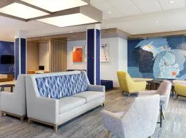 Holiday Inn Express & Suites Clarksville North by IHG