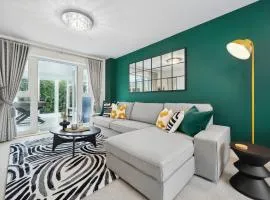 Beautiful 4-Bed Detached House - Pool table - Superfast Wi-Fi - Driveway for two vehicles