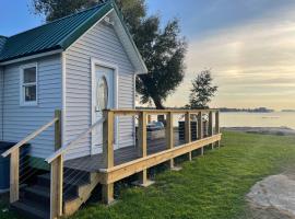 1000 Islands Waterfront Cottage，位于Fishers Landing的酒店