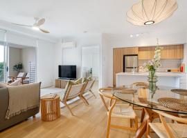 Fresh Beautifully Styled 2 BR Resort Apt at Marcoola，位于马库拉的酒店