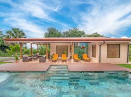 Casa Oasis La Fortuna Private Pool AC & WiFi 100 mbps，位于San Francisco的酒店