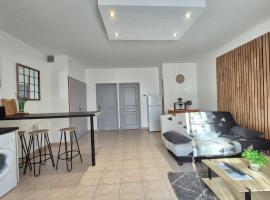 Gîte de la Tride B avec terrasse proche du centre，位于雷克图尔的酒店