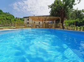 Villa Adelaide 22 Pax by VILLASRETREATS，位于Rometta的酒店