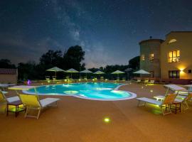Hotel with swimming pool in Arbus，位于Ingurtosu的酒店