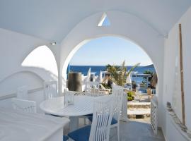 Blue Dolphin Antiparos Family Pool，位于圣乔治亚海滩的带按摩浴缸的酒店
