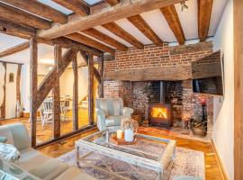 Beautiful Cottage in Hatfield Broad Oak - Near Stansted Airport，位于Hatfield Broad Oak的酒店