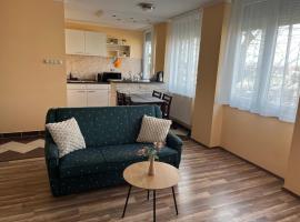 River - free parking，位于杰尔的自助式住宿