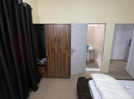 1 bedroom apartment，位于Awoyaya的酒店