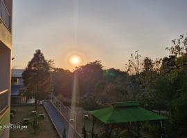 The Gooseneck Hotel and Restaurant，位于Nakraunda的酒店