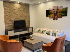 Stylish Urban Retreat - Spacious 3-Bedroom Apartment- VI