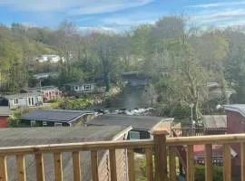 Moonlight Lodge