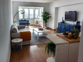 Caparica Beachfront Oceanview，位于卡帕里卡海岸的酒店