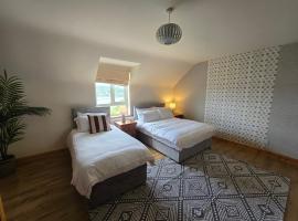 5 Bed House - Sleeps 13 - Pets - Garden - Parking，位于基利贝格斯的酒店