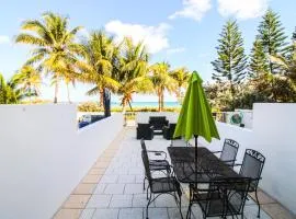 Castle Th16 Beachfront Townhouse with private patio, direct beach access, pool, tennis & free parking!