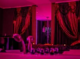 Shiny Cloud Love Room