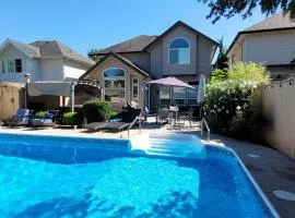 Metropolitan Dream Stay with Saltwater Pool and Hot Tub