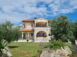 Danica & Mario Residence