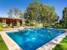 La Herencia country house with pool, terrace and green areas