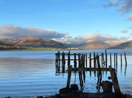 Beautiful Upper Apartment/Stunning Sea Views, Isle of Bute，位于Port Bannatyne的海滩短租房