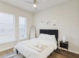 Stylish Urban 1B Getaway Resort-Style Pool & Gym，位于沃思堡的公寓式酒店