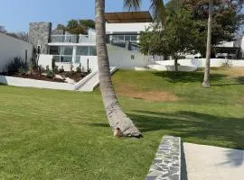 House Belle Vue, Tequesquitengo