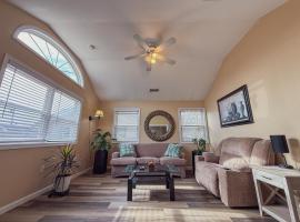 Relaxing 2BR 2BA 3mi to Wildwood，位于格兰德河的酒店