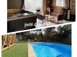 Le Grand Cèdre Spa et sauna intérieur piscine
