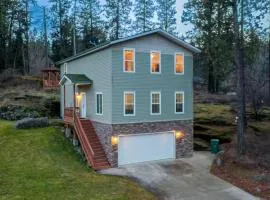 Cozy family home 2 blocks to river