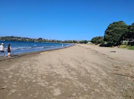 Manly Beach Guest House NZ，位于旺阿帕劳阿的酒店