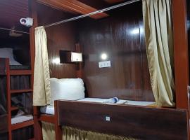 ASRA DORMITORY For Male And Female，位于孟买贾特拉帕蒂希瓦吉机场 - BOM附近的酒店