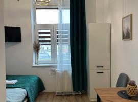 Apartament Zielony Kołłątaja，位于马佐夫舍地区托马舒夫的酒店