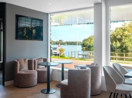 Amsterdam Lake Hotel，位于巴德胡弗多普的酒店