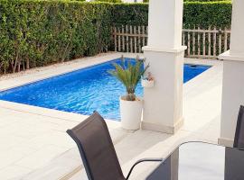 Villa mit privatem Pool, zentrumsnah，位于罗尔丹的酒店