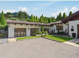 7-bedroom Chalet Private Pool and Stunning Views，位于格施塔德的酒店