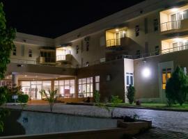 Golden Alpine Hotel & Resort Yola，位于约拉的酒店