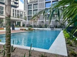 Luxury Poolside 2 bedroom Apt in Olympic park