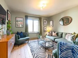 Stylish Seaside home with King beds and parking