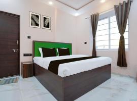 Hotel O K2 Lodging And Boarding，位于Rāipur的酒店