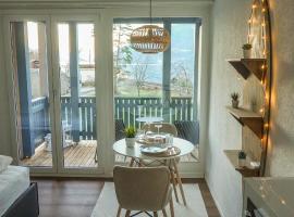 Surfers Studio with Beach, near Interlaken and Grindelwald，位于Därligen的酒店