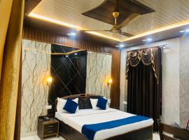 Hotel Royal Respite - Luxury Comfort ! Travellers Delight ! Budget Friendly ! Prime Location ! Guest Favourite，位于瑞诗凯诗的酒店