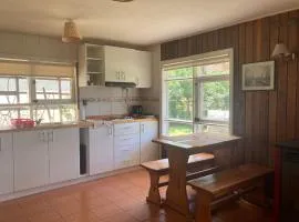 Departamento tranquilo y equipado en parcela privada, cerca de comercios