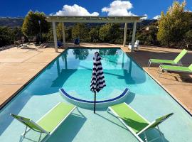 Hilltop Villa, Pool, Hot tub, Views, Avocado Grove，位于福尔布鲁克的酒店