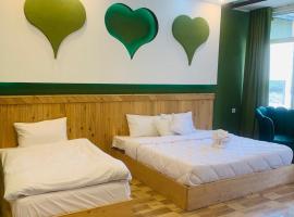chinar resort，位于Shāhkot的酒店